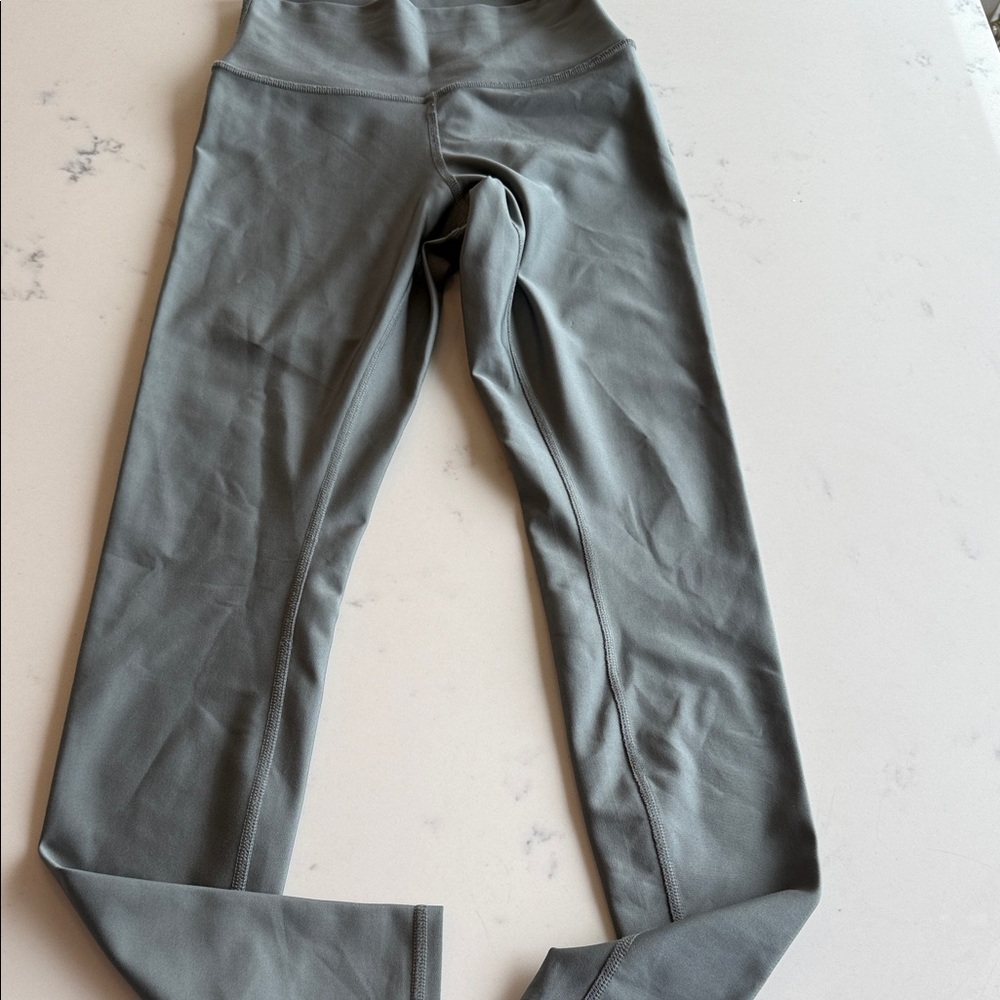 ALO Airlift High Waist Leggings in Limestone